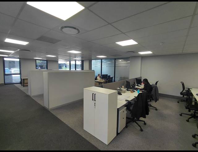 1,332M² OFFICE TO LET IN VORNA VALLEY